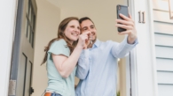Stel selfie huis