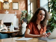 cafe laptop flexwerken flexplek