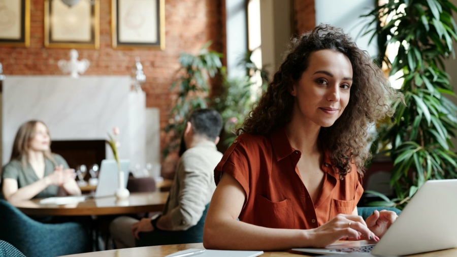cafe laptop flexwerken flexplek