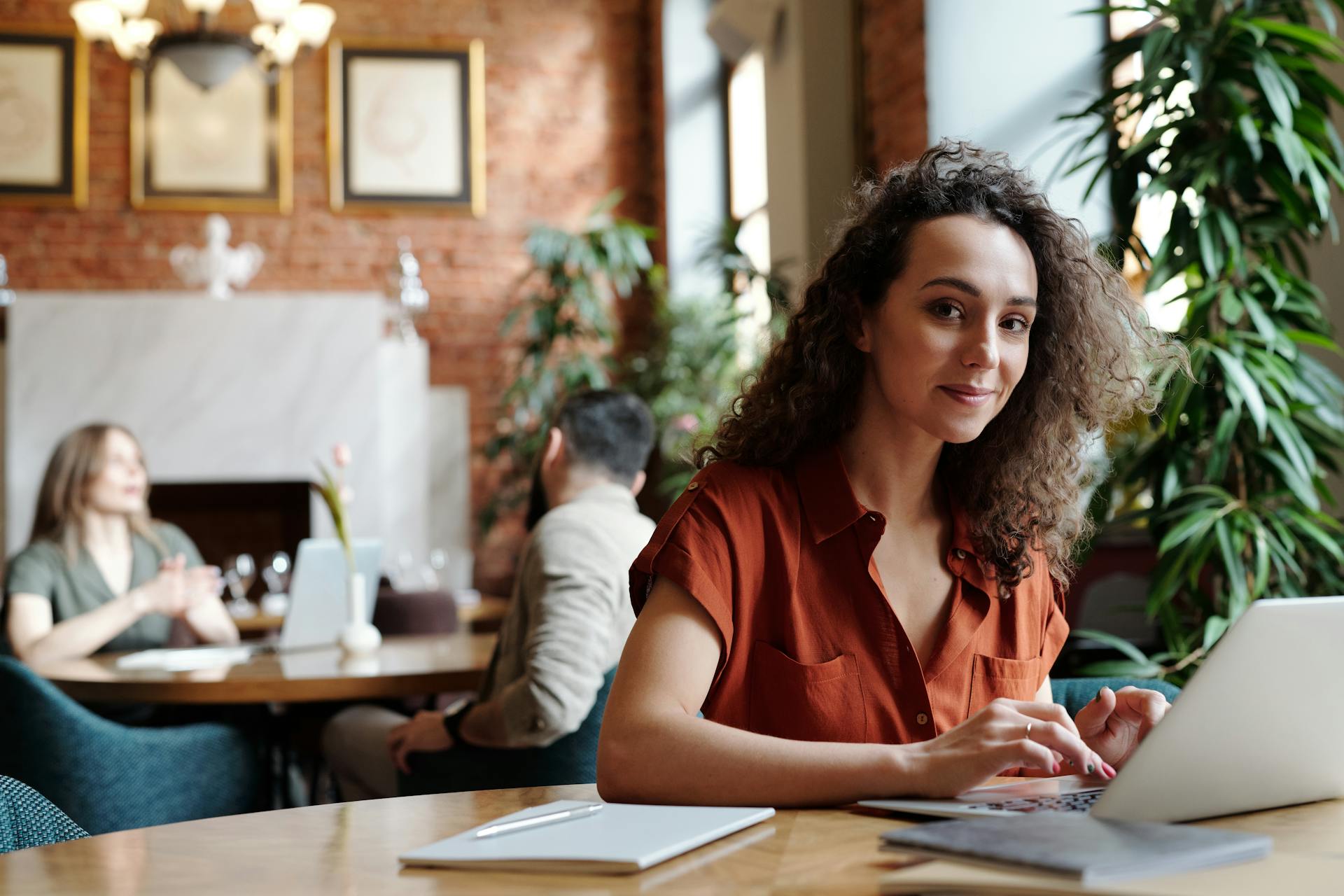 cafe laptop flexwerken flexplek