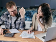 koppel tafel laptop administratie vergelijken berekening