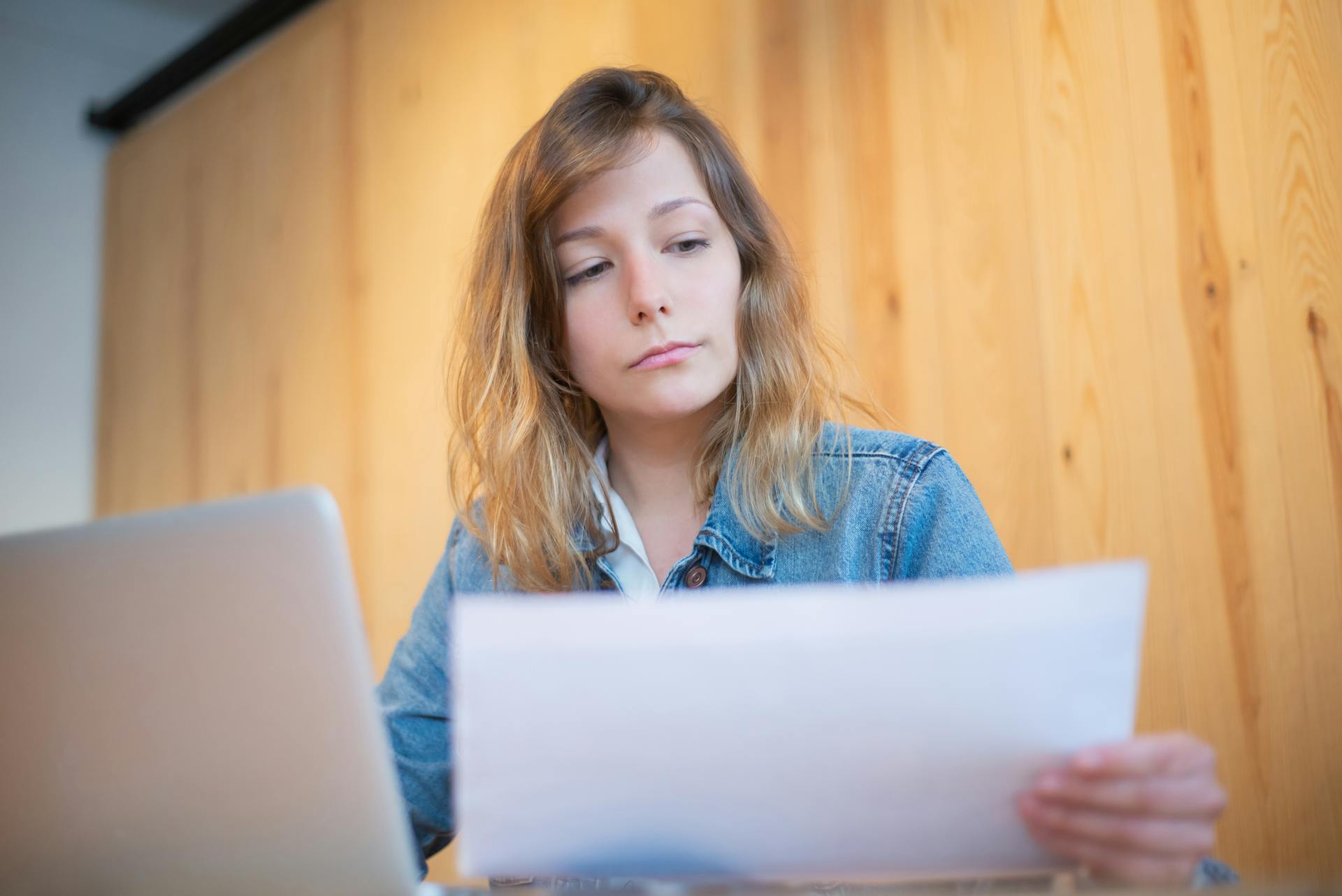 laptop formulier medewerker collega