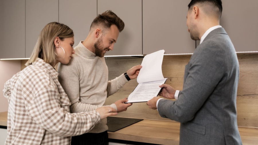 koppel keuken makelaar huis kopen contract